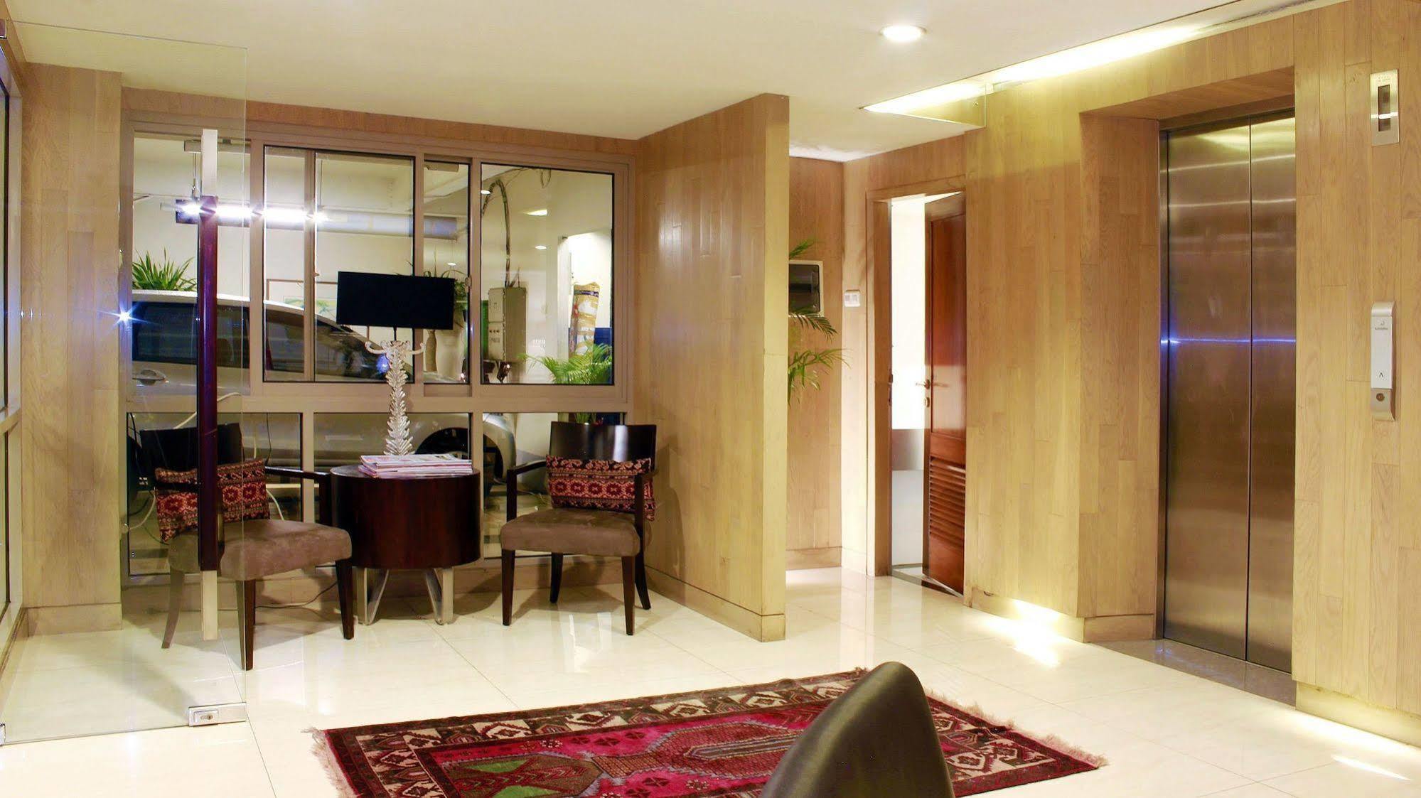ג'קרטה W Home Cikatomas מראה חיצוני תמונה